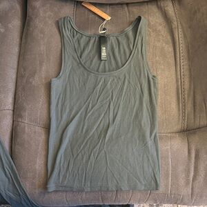 SKIMS Ribbed Scoop Tank Top - Olive